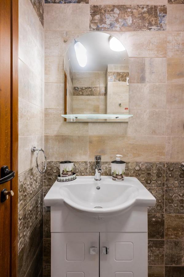Appartement Nomad Haven: 1Bd Flat With Balcony & Desk à Sofia Extérieur photo