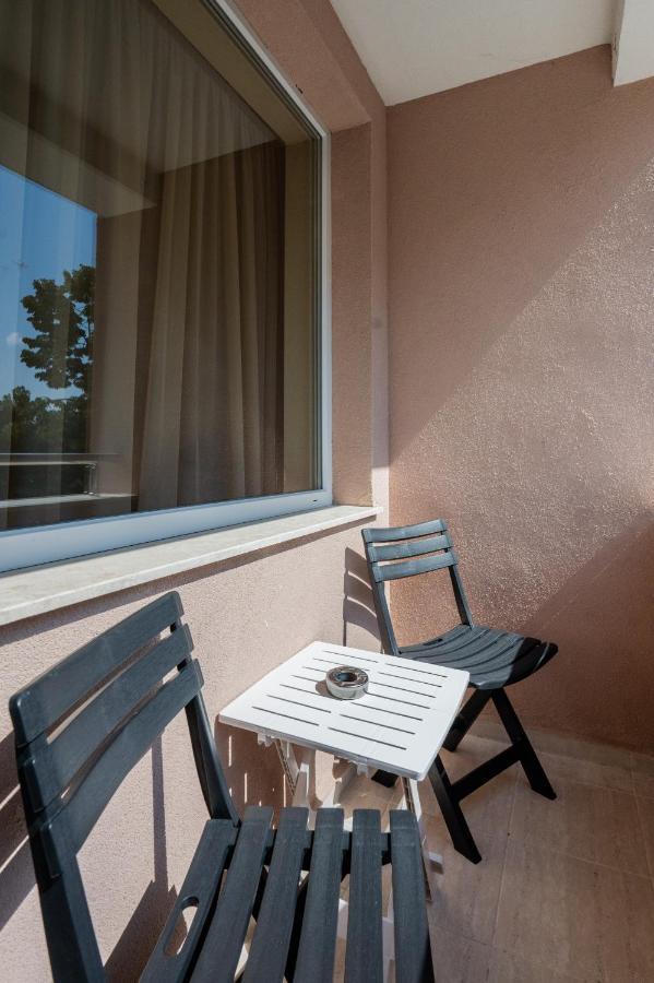 Appartement Nomad Haven: 1Bd Flat With Balcony & Desk à Sofia Extérieur photo